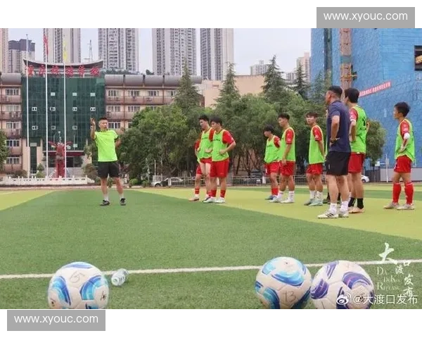 重庆足球联赛激战正酣全民热情高涨掀起城市体育新风潮